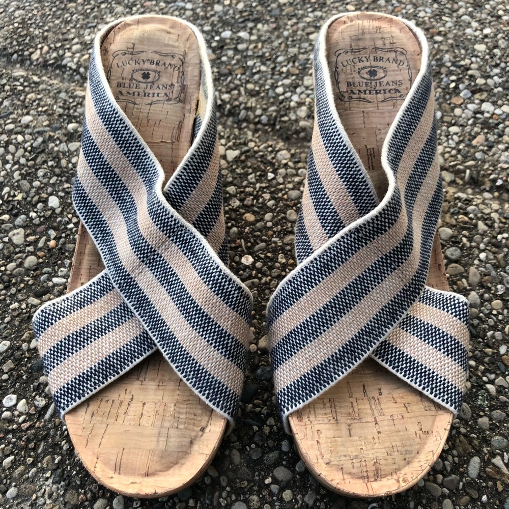 Lucky Brand 🍀Navy & Tan Wedges